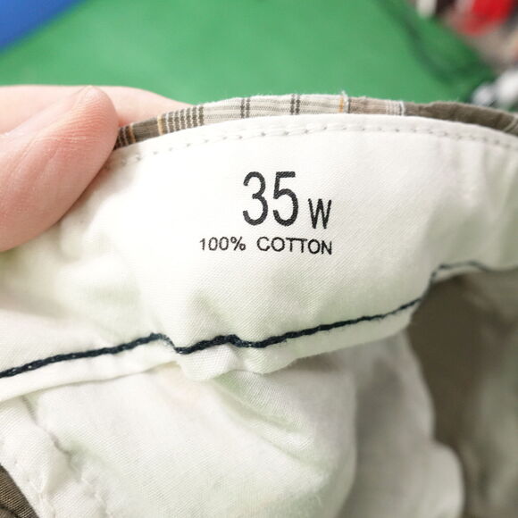 ROUNDTREE & YORKE CARGO PLAID SHORTS MENS SIZE 35 - Picture 7 of 8